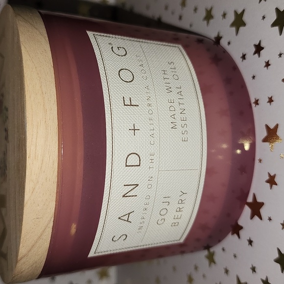 Brand New Sand + Fog Goji Berry Soy Wax Blend Candle - Picture 2 of 7